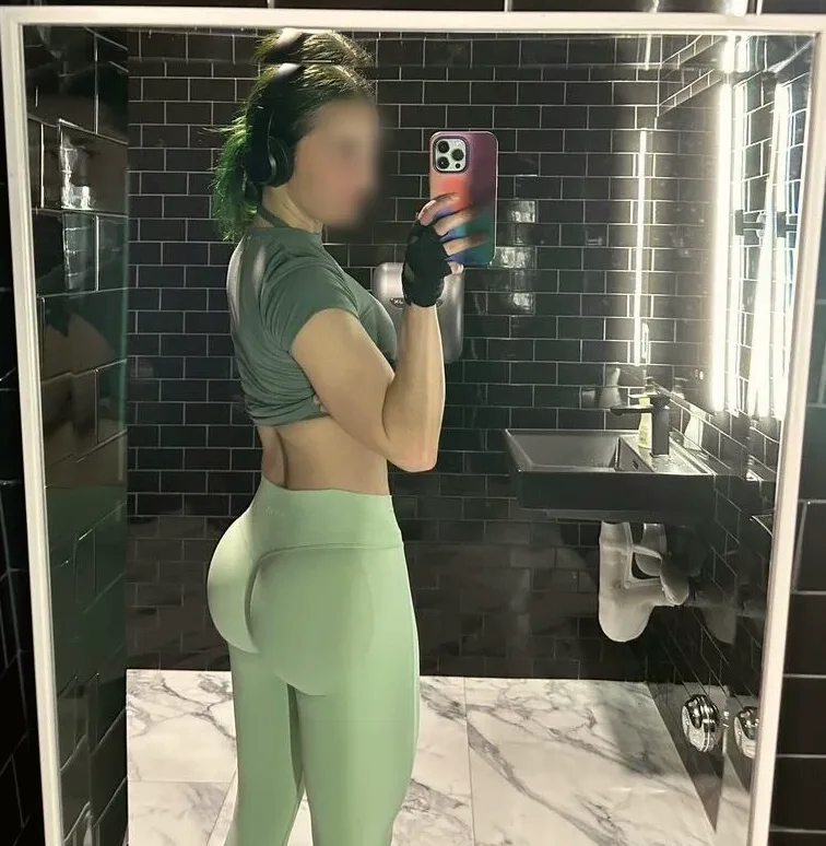 Cerys, 24