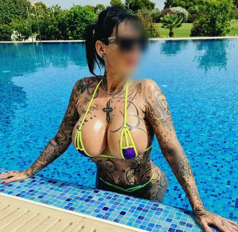 Claire, 39