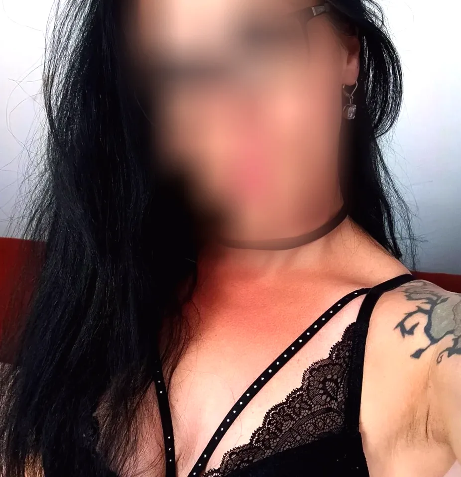 Claire, 36
