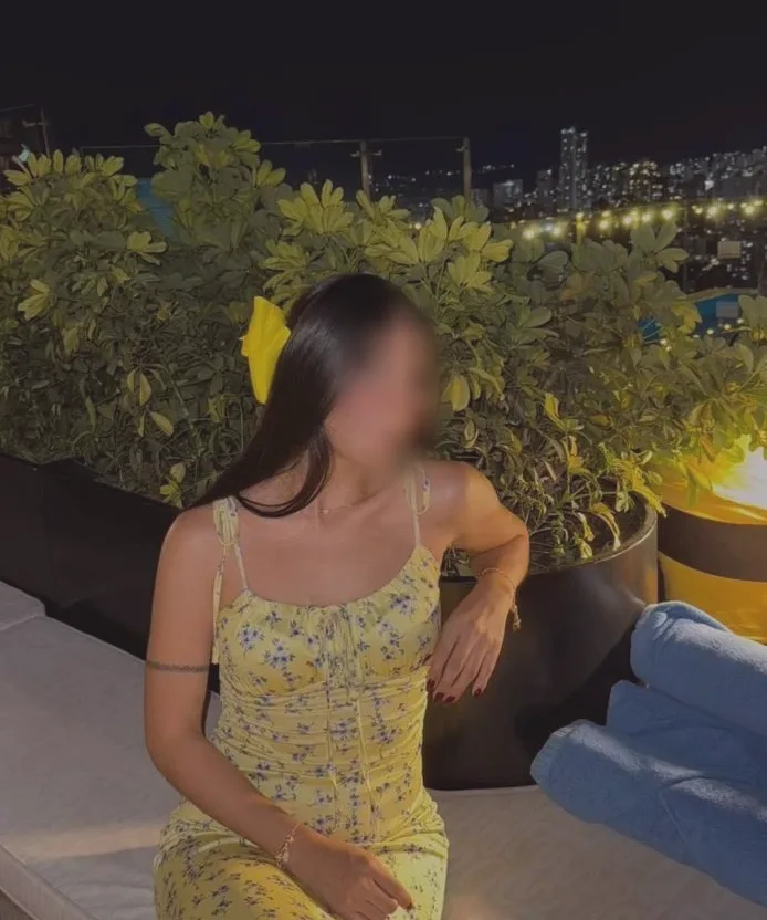 Danielle, 25