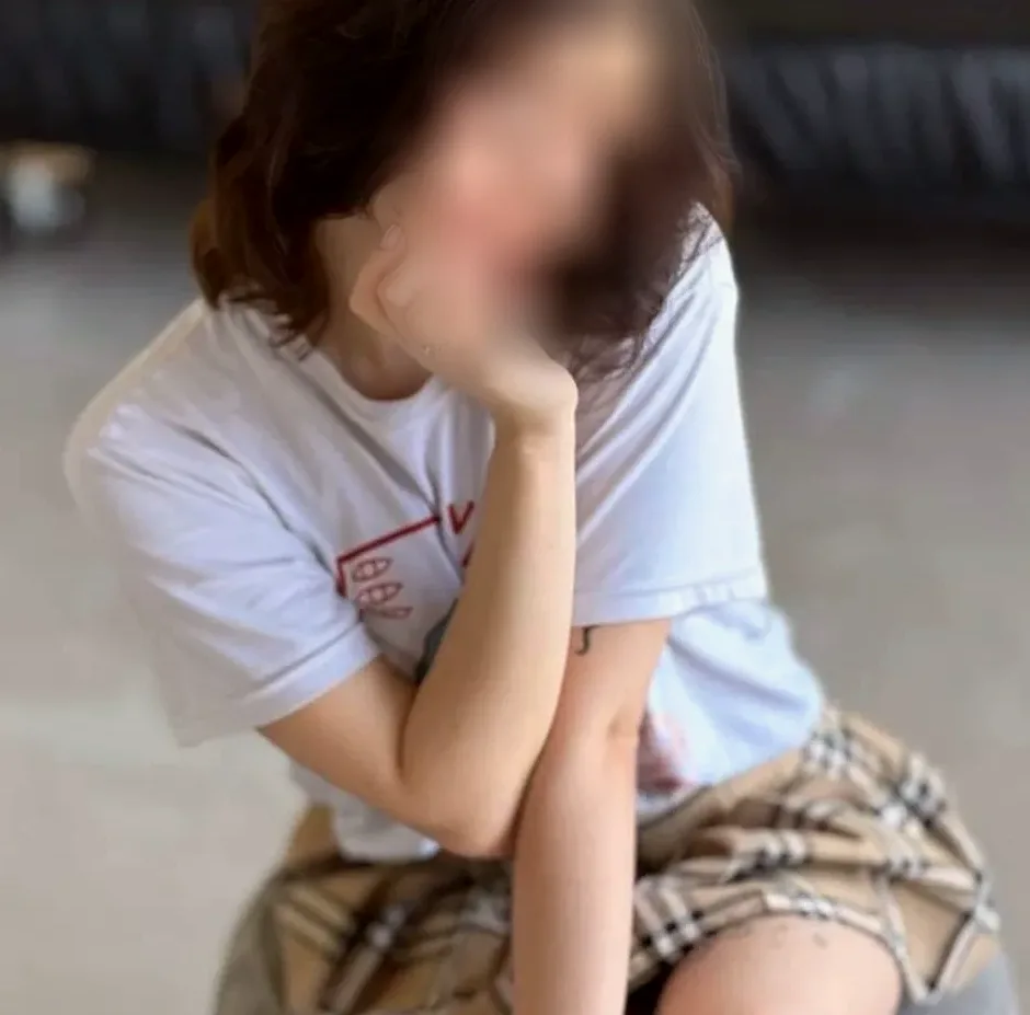 Ellie, 21
