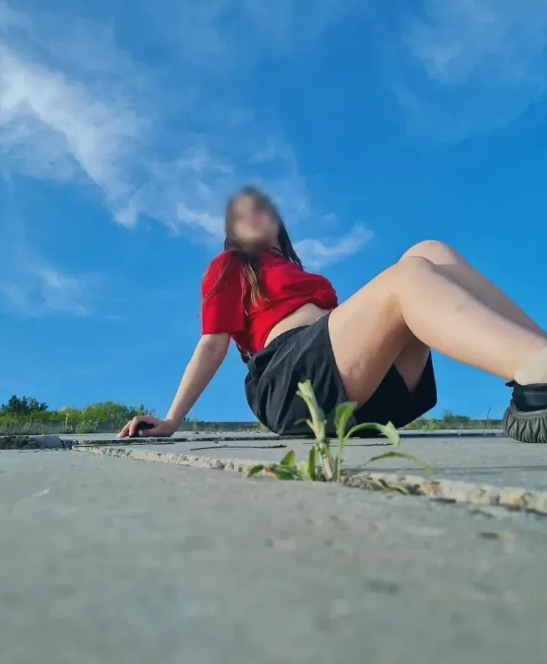 Hayley, 23