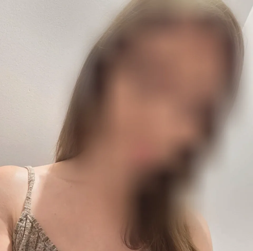 Isabelle, 27